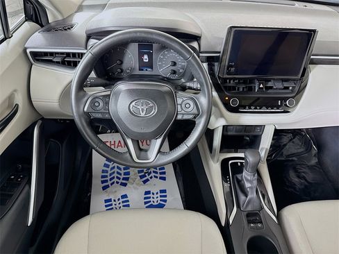 Certified 2024 Toyota Corolla Cross LE image 4