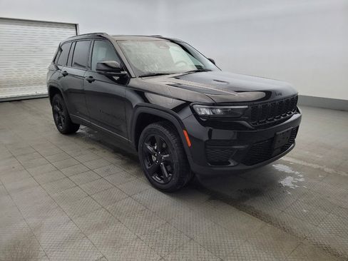 Used 2023 Jeep Grand Cherokee Altitude AWD/4WD image 13