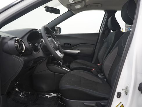 Used 2018 Nissan Kicks SV FWD image 20