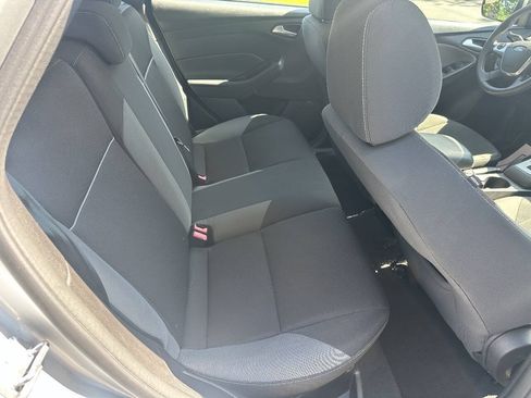 Used 2014 Ford Focus SE FWD image 13