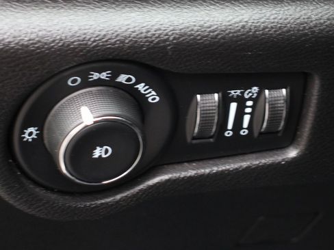 Used 2021 Chrysler Pacifica Touring w/ S Appearance Package image 21