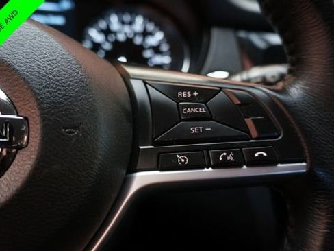 Used 2017 Nissan Rogue SV w/ SV Premium Package image 24