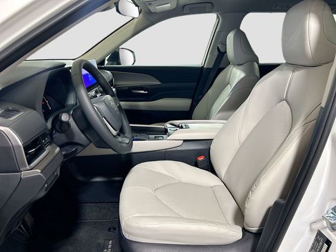 New 2026 Toyota Grand Highlander FWD image 18