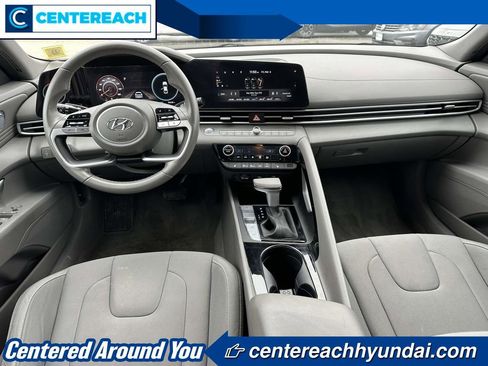 Used 2023 Hyundai Elantra SEL w/ Convenience Package image 10