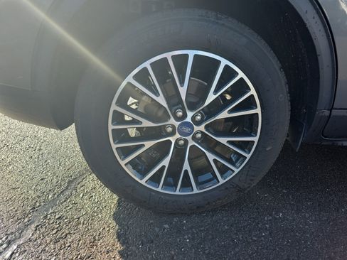 Used 2022 Ford Escape SEL w/ Technology Package image 11