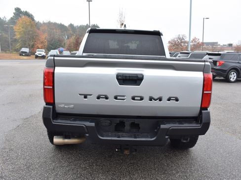 Used 2024 Toyota Tacoma SR image 8