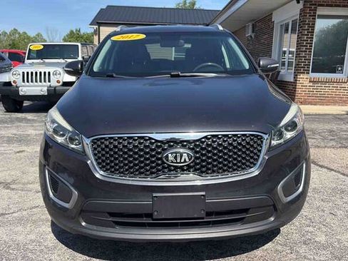 Used 2017 Kia Sorento FWD image 3