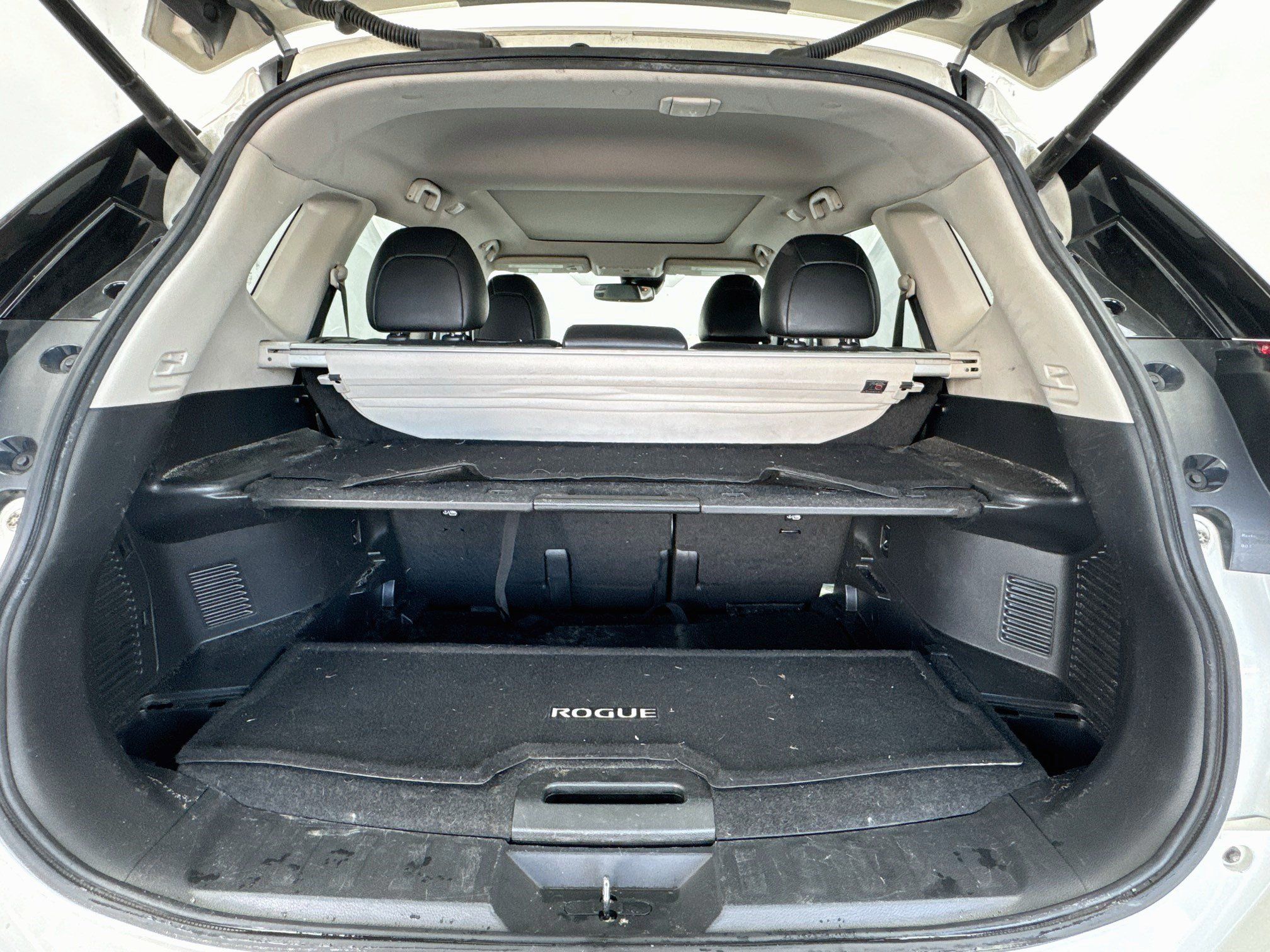 Used 2017 Nissan Rogue SL w/ SL Premium Package FWD image 18