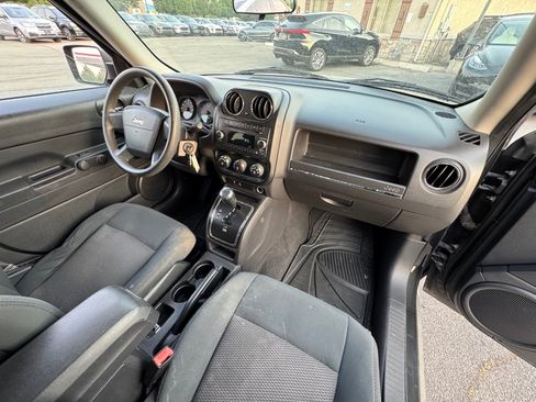 Used 2010 Jeep Patriot Sport w/ Tire & Wheel Group AWD/4WD image 9