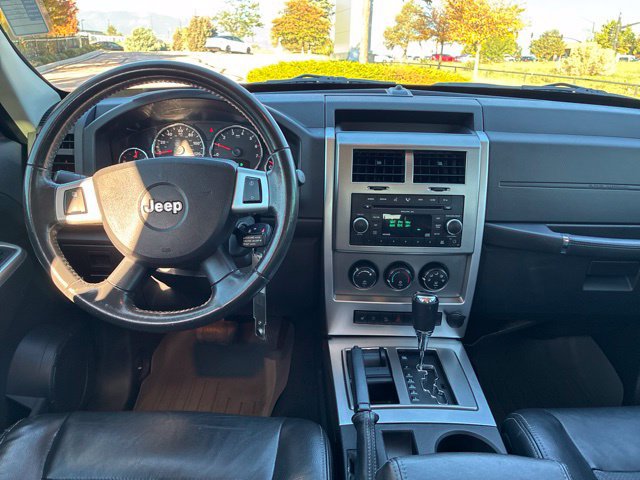 Used 2009 Jeep Liberty Limited w/ Premium Group AWD/4WD image 25