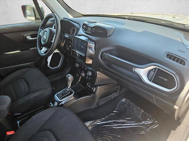 Used 2020 Jeep Renegade Latitude w/ Popular Equipment Group FWD image 20