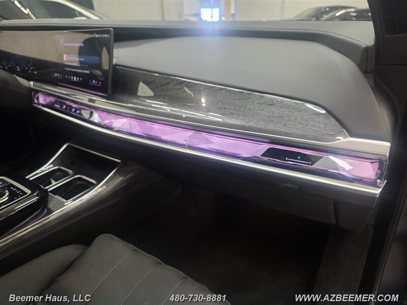 Used 2024 BMW i7 xDrive60 w/ M Sport Package RWD image 35