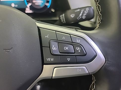 Used 2025 Volkswagen Atlas Cross Sport SE FWD image 29