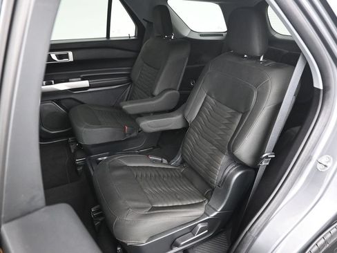 Certified 2021 Ford Explorer XLT RWD image 14