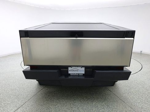 Used 2024 Tesla Cybertruck AWD Crew Cab image 4