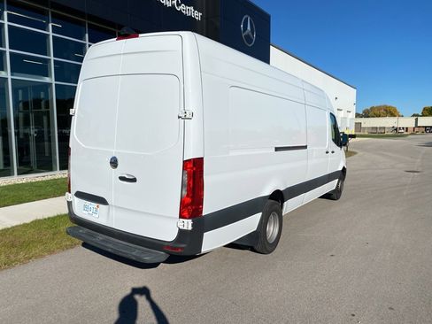 Used 2019 Freightliner Sprinter 170 image 5