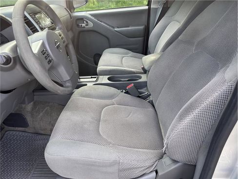 Used 2017 Nissan Frontier SV image 9