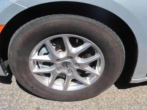 Used 2024 Chrysler Pacifica Touring-L FWD image 17
