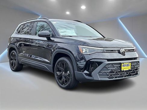 New 2026 Volkswagen Taos SE FWD image 3