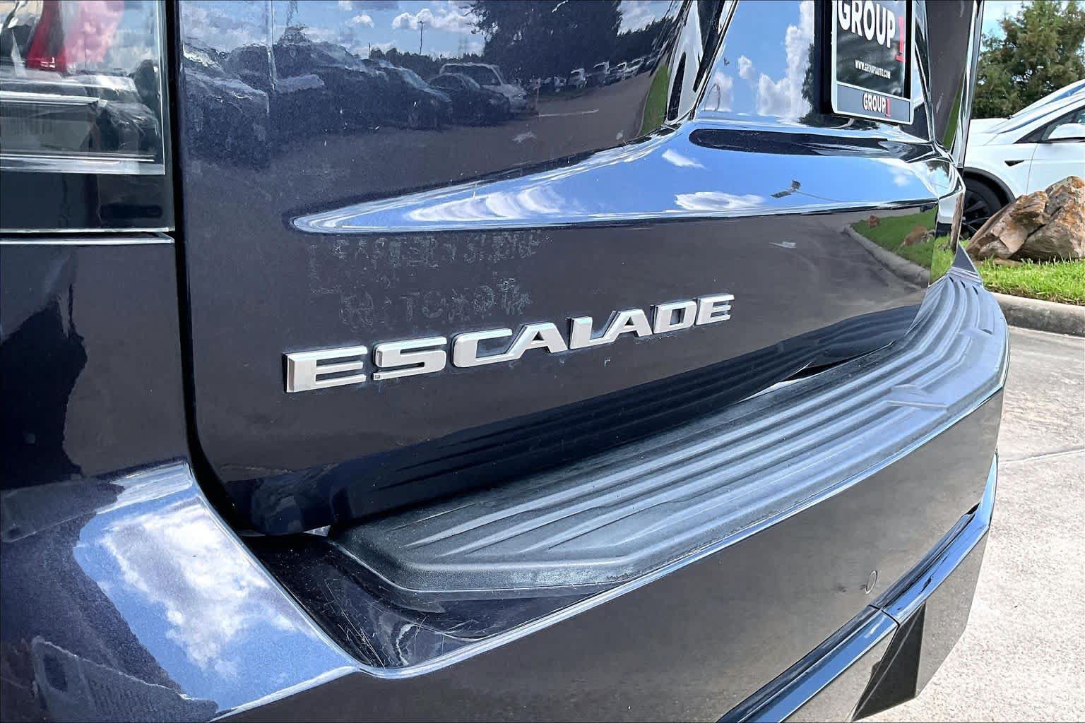 Used 2022 Cadillac Escalade Premium Luxury Platinum AWD/4WD image 29