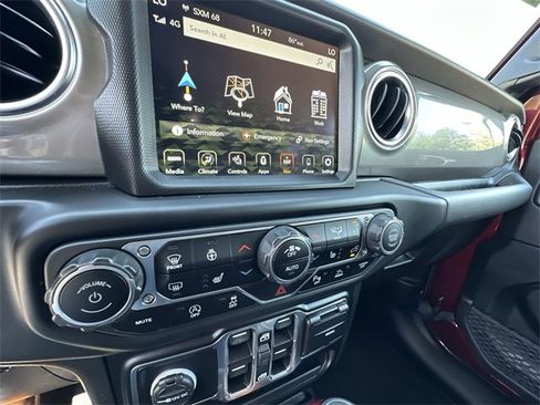 Used 2022 Jeep Wrangler Unlimited Sahara w/ Cold Weather Group image 19