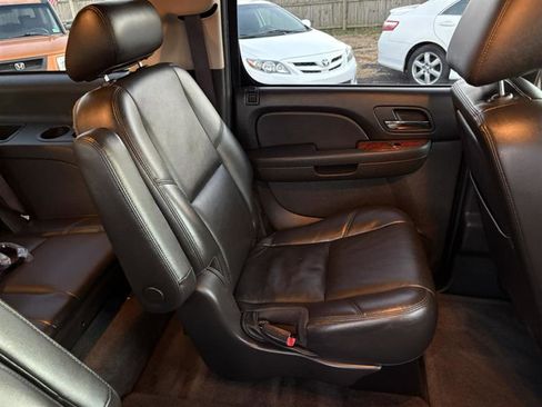 Used 2010 Chevrolet Suburban LTZ image 17