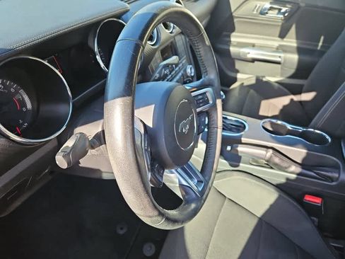 Used 2016 Ford Mustang Convertible RWD image 9