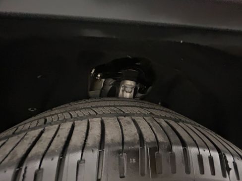 Used 2021 Jeep Grand Cherokee Laredo RWD image 22