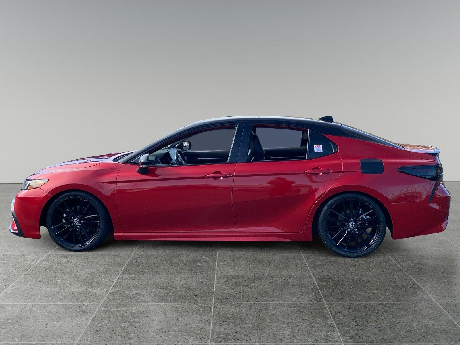 Used 2023 Toyota Camry XSE FWD image 2