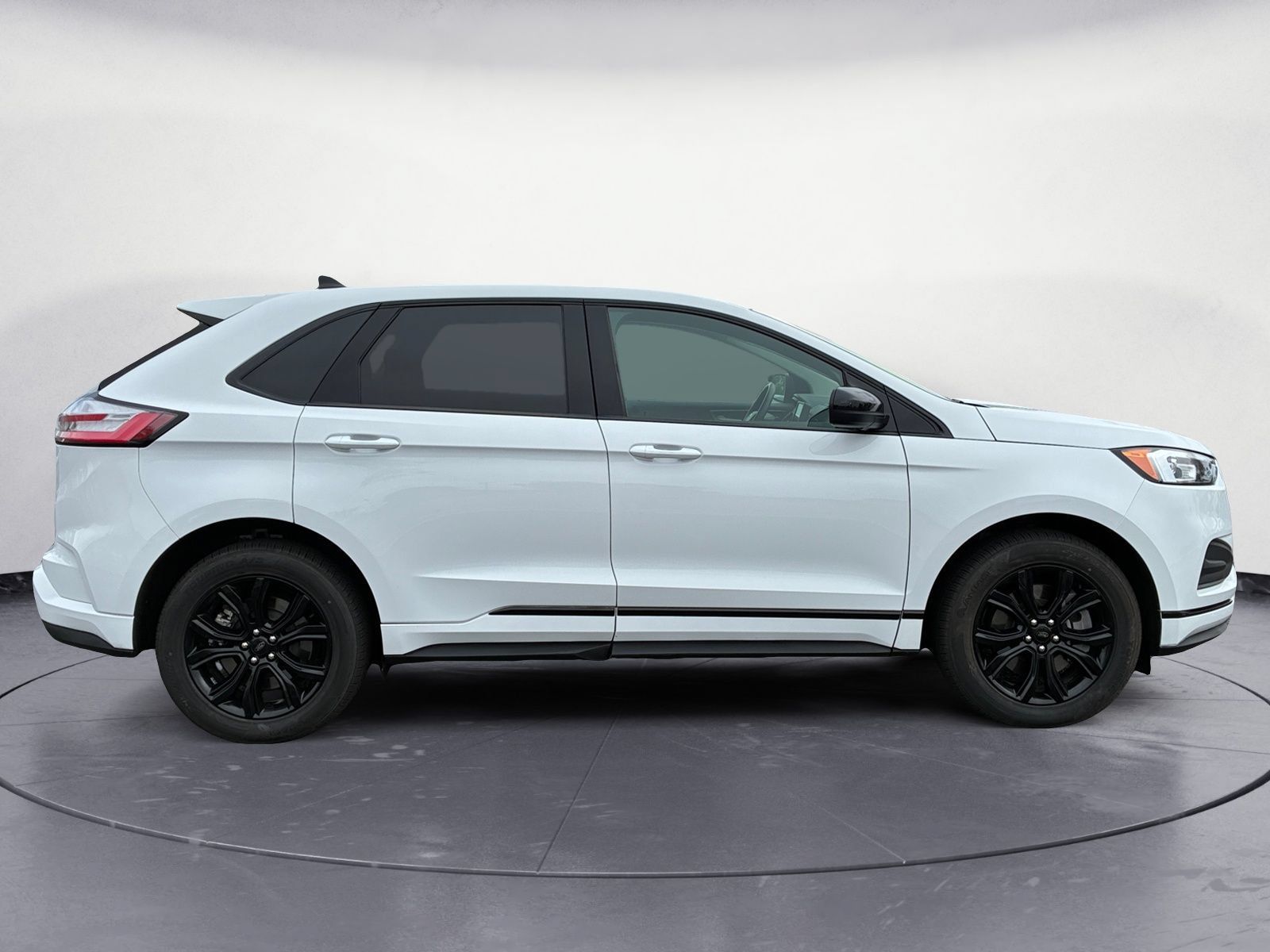 Used 2024 Ford Edge SE w/ Black Appearance Package AWD/4WD image 6