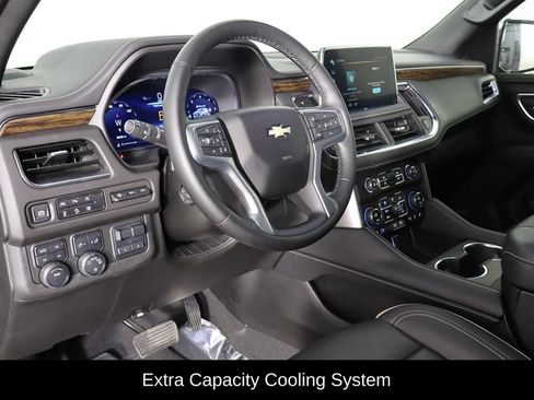 Used 2024 Chevrolet Tahoe Premier AWD/4WD image 25