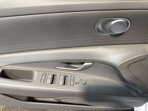 Used 2024 Hyundai Elantra SEL FWD image 15