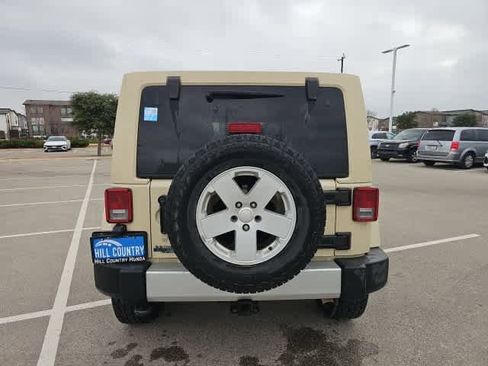 Used 2011 Jeep Wrangler Unlimited Sahara w/ Connectivity Group image 5