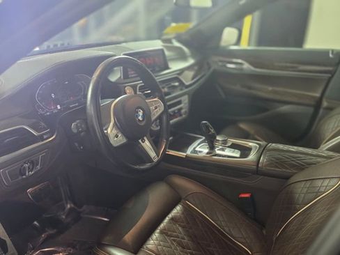 Used 2021 BMW 750i xDrive w/ Luxury Rear Seating Package image 15