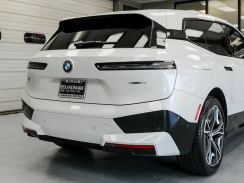 Used 2024 BMW iX xDrive50 w/ Premium Package AWD/4WD image 31