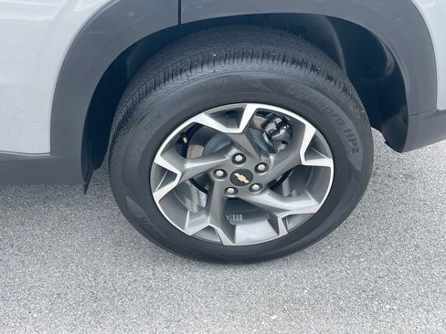 Used 2025 Chevrolet Trax LT FWD image 33