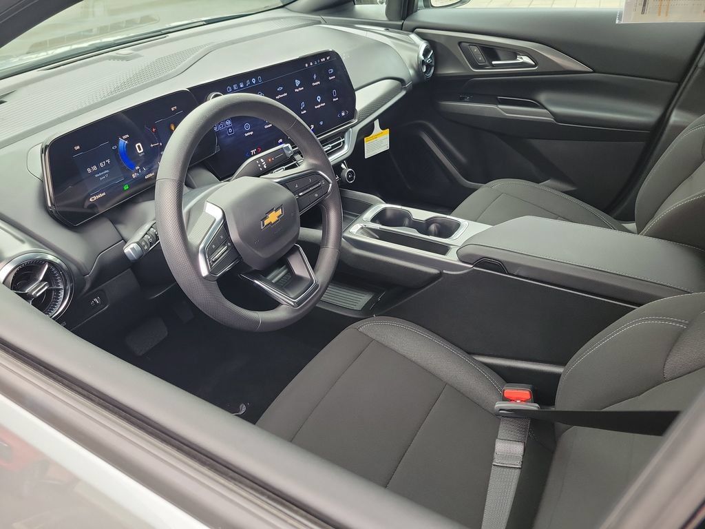 Used 2026 Chevrolet Equinox EV LT FWD image 3