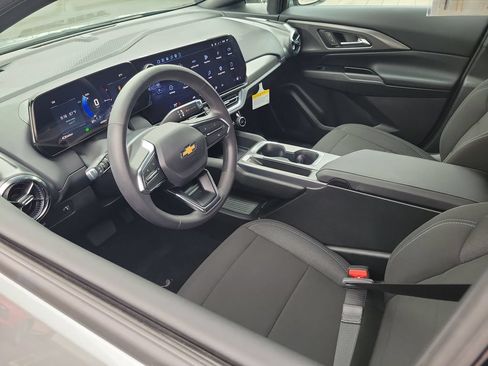 Used 2026 Chevrolet Equinox EV LT FWD image 3