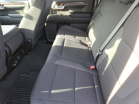 Used 2024 GMC Sierra 1500 SLE image 9