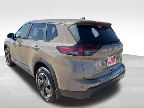 Used 2025 Nissan Rogue SV AWD/4WD image 4