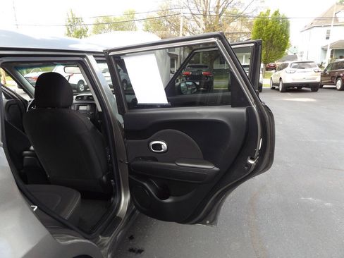 Used 2016 Kia Soul FWD image 27