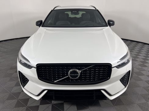 Used 2022 Volvo XC60 T8 R-Design w/ Advanced Package AWD/4WD image 5