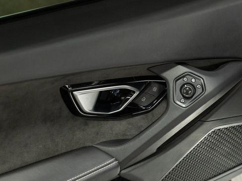 Used 2016 Lamborghini Huracan LP 610-4 image 38