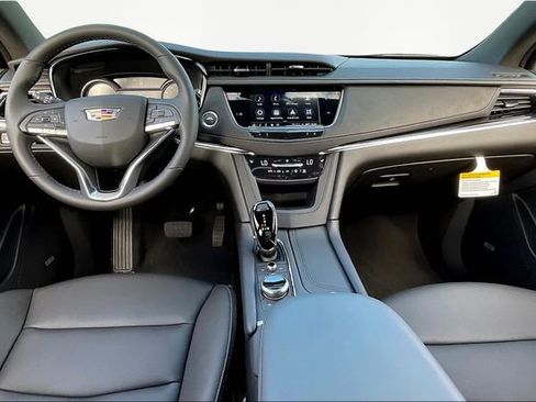 New 2025 Cadillac XT6 Luxury image 6
