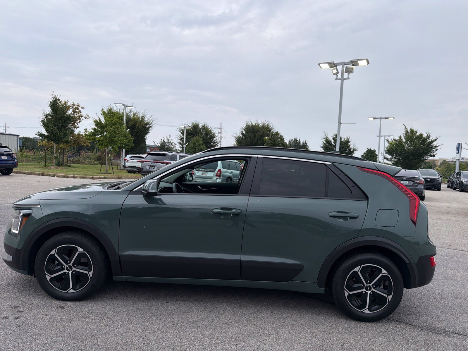 Used 2024 Kia Niro EX FWD image 6