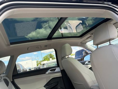 New 2026 Volkswagen Taos SE AWD/4WD image 9