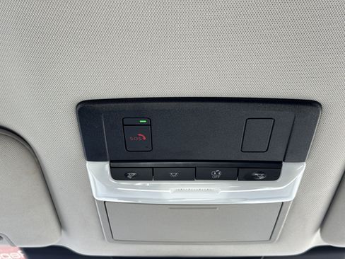 Used 2022 Nissan Pathfinder SV image 25