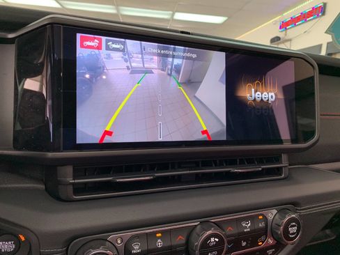 Used 2024 Jeep Wrangler Unlimited Rubicon 392 image 18