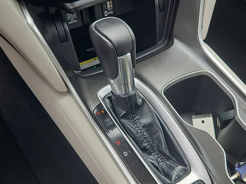 Used 2018 Honda Accord Touring image 18