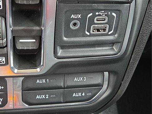 New 2026 Jeep Wrangler Unlimited Rubicon w/ Whitecap Package image 18